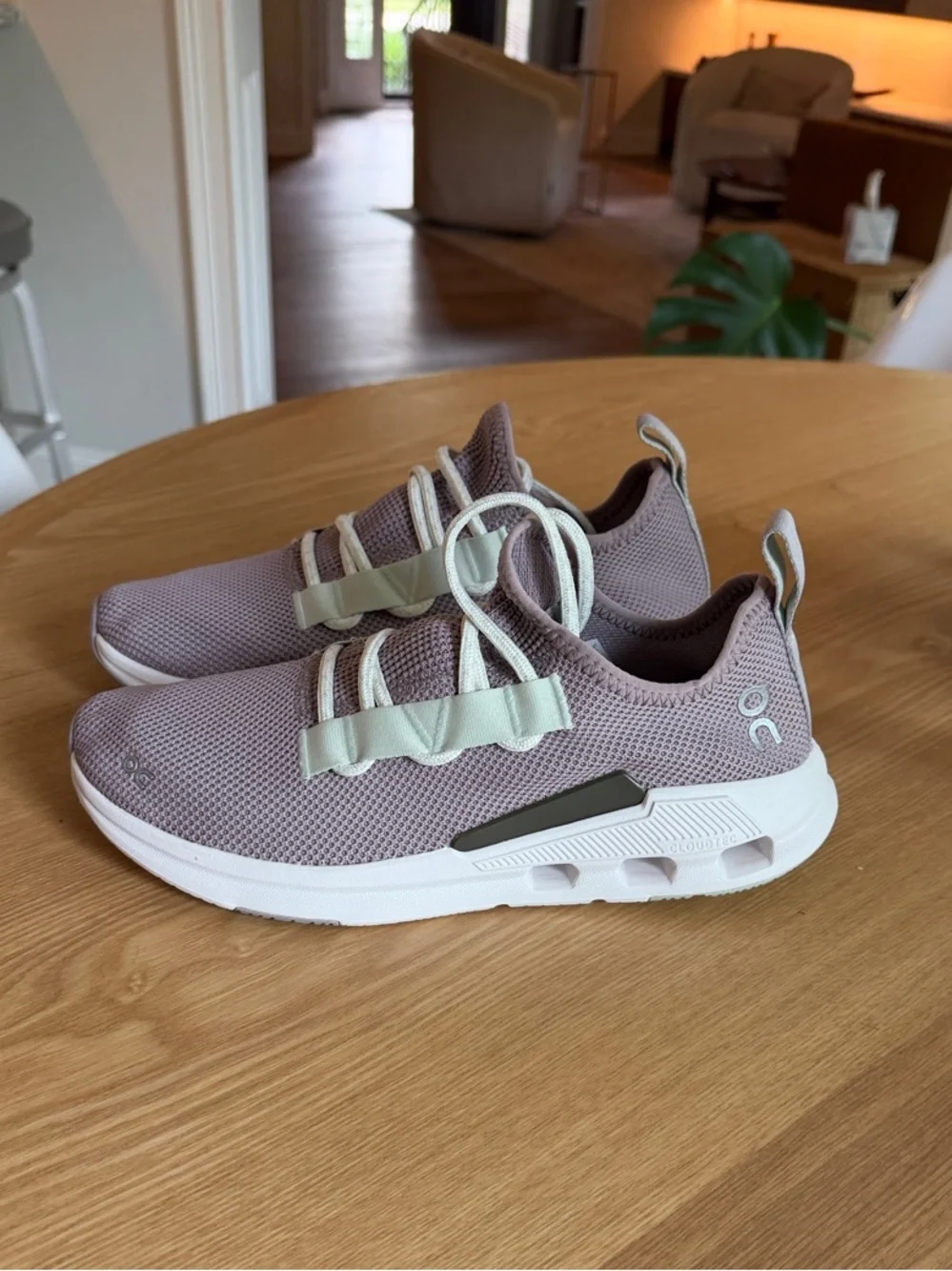 Women’s On Cloud Cloudeasy Sneakers Aloe/Heron size 9M